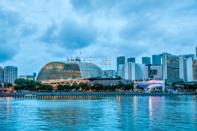 新加坡,滨海艺术中心,旅游目的地,水平画幅,夜晚,无人,城市天际线,户外,城市,滨海艺术中心剧院