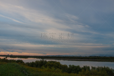 河流,水,天空,水平画幅,云,无人,户外,草,滨水,彩色图片