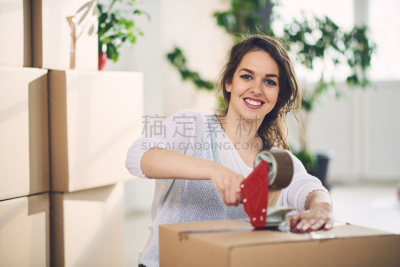 新的,公寓,女孩,包装机,电工胶布,拆包,胶带,美,半身像,搬迁