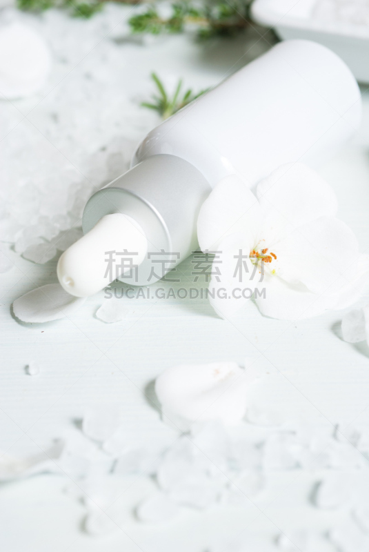 盐,香旱芹菜,垂直画幅,留白,spa美容,乡村风格,明亮,白色,瓶子,芳香疗法