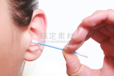 人的耳朵,卫生,女人,水平画幅,蓝色,手,健康保健,棉签,特写