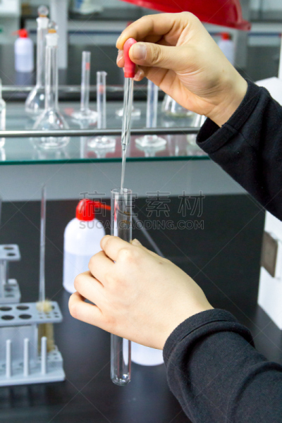 ,试管架,分液漏斗,锥形烧瓶,小酒壶,高中学校建筑,化学课,药,科学实验,技术