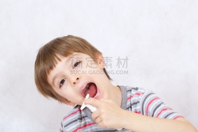 男孩,喉咙,痛苦,咽炎,扁桃腺炎,鼻喷入法,窦炎,人的鼻子,男生,身体受伤
