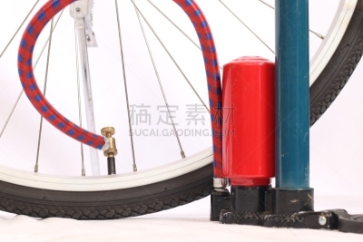 自行车,打气筒,个人随身用品,风,水平画幅,白色,运动,运动服,绝缘体