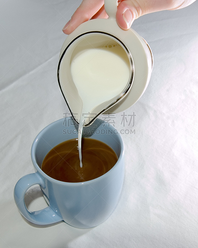 奶油,垂直画幅,饮料,咖啡,彩色图片,手指,马克杯,食品,杯,牛奶
