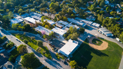 小学,天堂,峡谷,航拍视角,高中学校建筑,社区中心,会议中心,景观设计,外立面,建筑外部