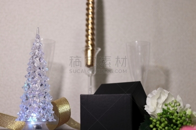 圣诞树,桌子,两个物体,香槟杯,蜡烛,玫瑰,华丽的,周年纪念,葡萄酒,华贵