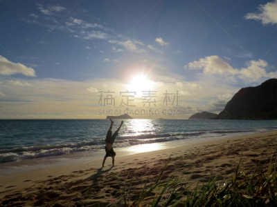 威马那娜,手倒立,海滩,短裤,男人,母鹿,t恤,衣服,瓦胡岛,水