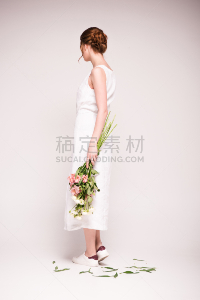 白色长裙,女孩,垂直画幅,美,留白,美人,纯净,白人,不看镜头,青年人