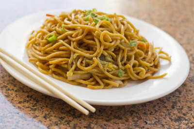蔬菜捞面,彝族,油煎虾面,捞面,低的,炒菜锅,葱,家禽,白色,白肉