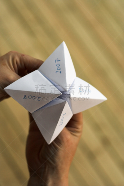 储蓄,垂直画幅,未来,折叠的,时间,前景聚焦,2009年,2008,2007,彩色图片