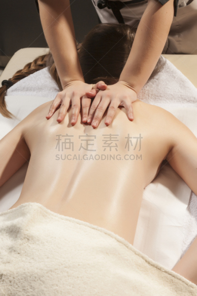 青年女人,香熏油,垂直画幅,替代疗法,辅导讲座,spa美容,健康,按摩师,青年人