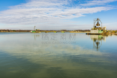 水,挖泥船,天空,水平画幅,沙子,货运,户外,湖,云景,工业