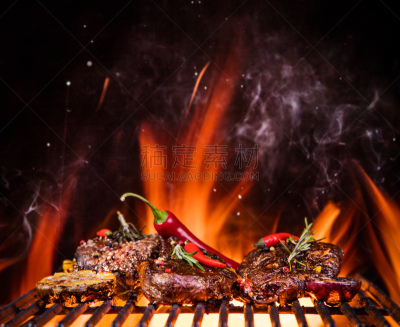 火焰,牛排,炊具,格子烤肉,嫩里脊排,水平画幅,膳食,夏天,户外,特写