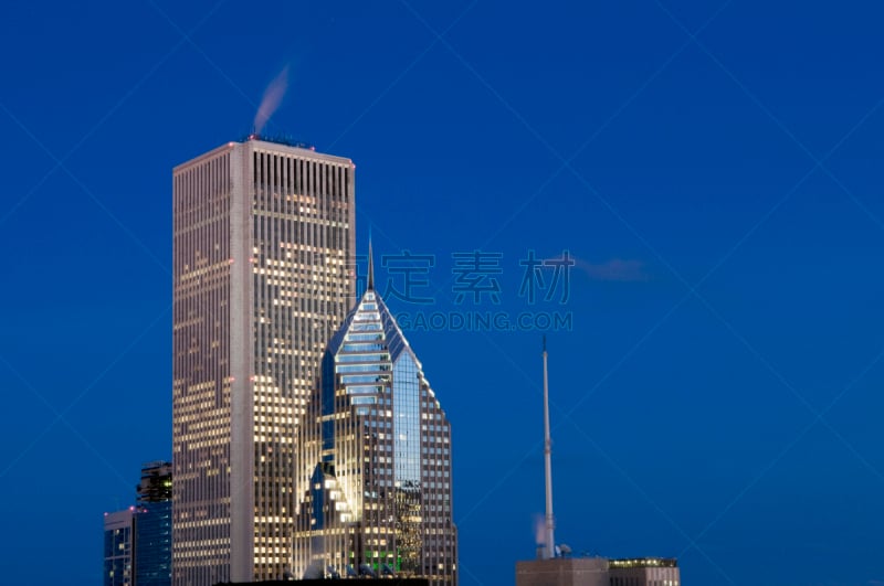 芝加哥市,黄昏,航拍视角,摩天大楼,aon center,天空,留白,外立面,水平画幅,夜晚