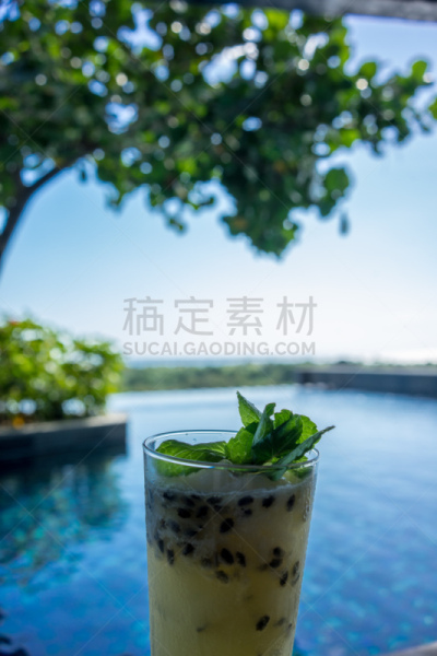 鸡尾酒,饮料,清新,游泳池,闷闷不乐,垂直画幅,水,美,度假胜地,沙滩派对