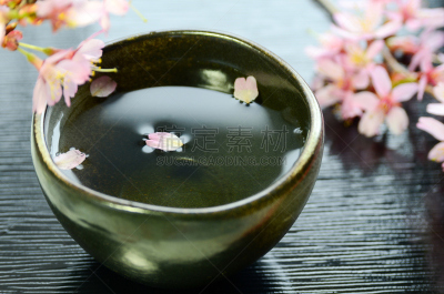 中国米酒,樱花,日本青酒,水平画幅,无人,含酒精饮料,饮料,黑色背景,春天,枝