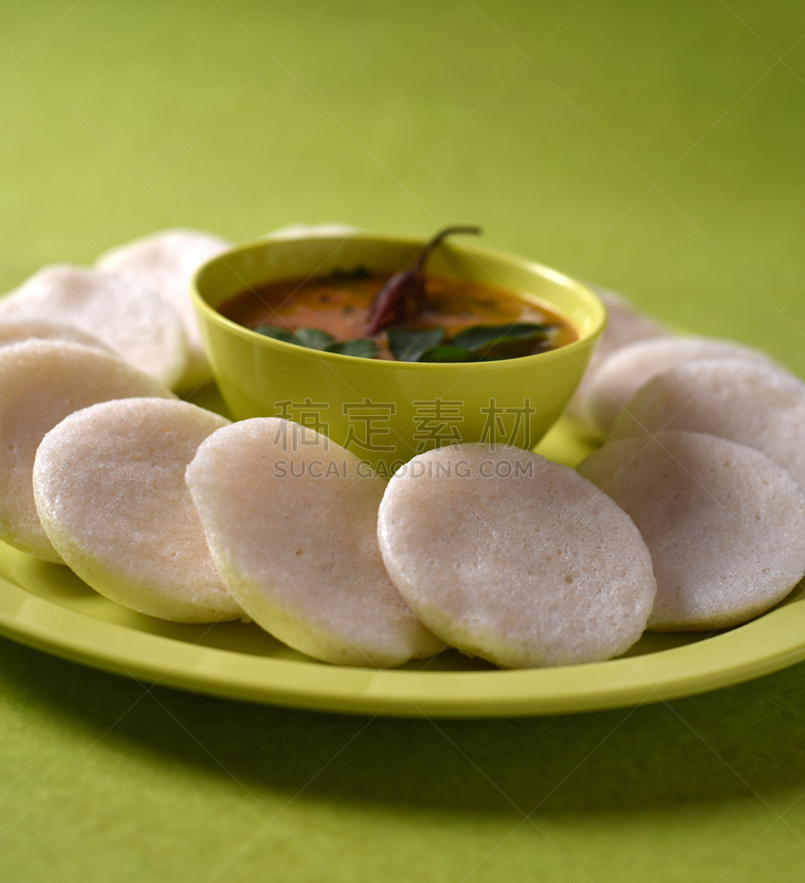 黑绿豆米饼,盘子,水鹿,碗,绿色背景,印度糕,泰米尔纳德邦,胡荽籽,酸辣酱,卡纳塔克邦
