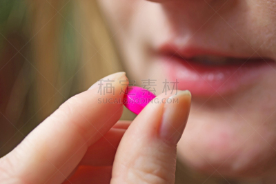 青年女人,药丸,美,头痛,替代疗法,辅导讲座,水平画幅,人的嘴,维生素,白人