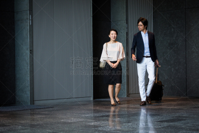商务会议,商务研讨会,会议中心,智慧,男商人,男性,仅成年人,眼镜,日本人,现代