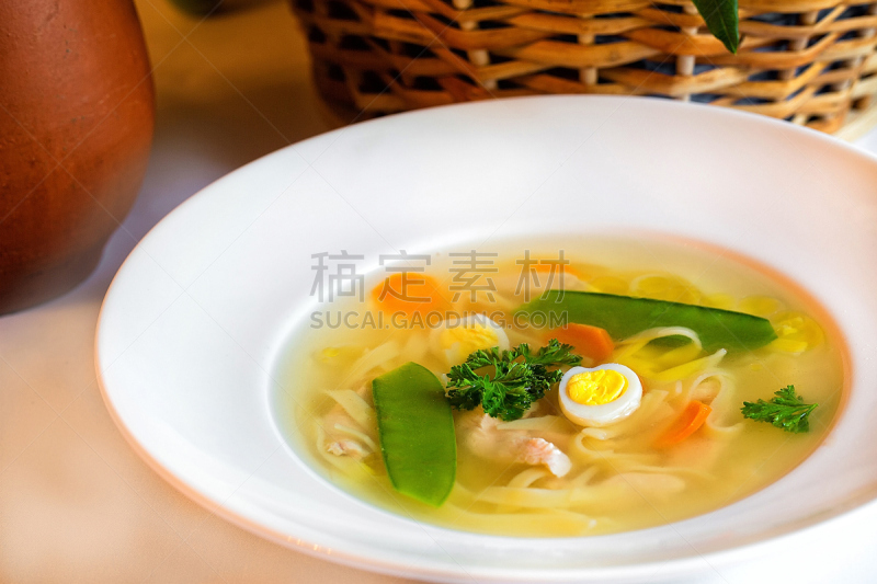 鹌鹑蛋,鸡汤,面条,蔬菜,健康保健,热,清新,香料,食品,豌豆