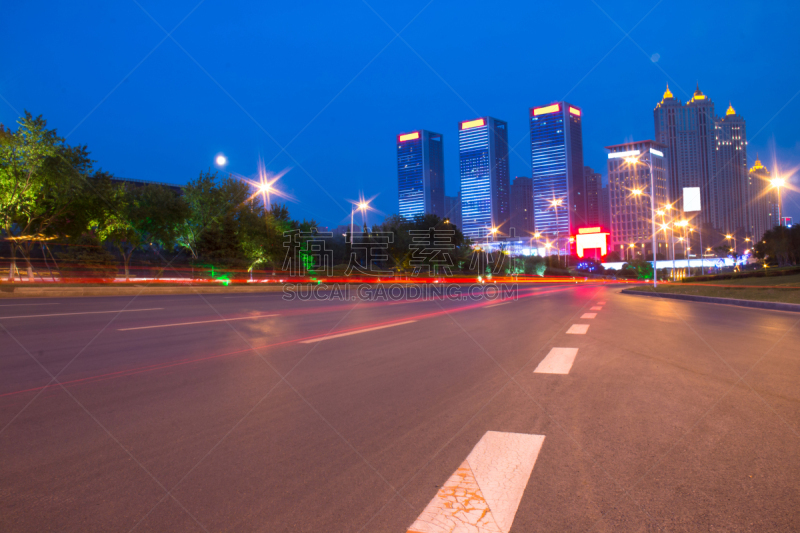 光,运动跑道,水平画幅,夜晚,无人,陆用车,交通,户外,都市风景,小路