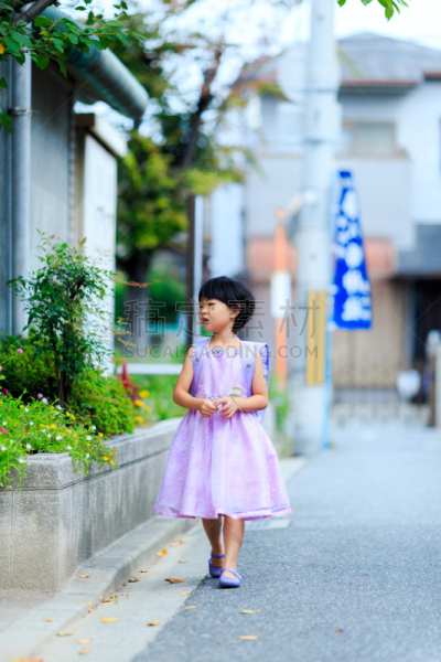 女孩,书包,日式书包,小学,纪念物,垂直画幅,新的,户外,未成年学生,日本人