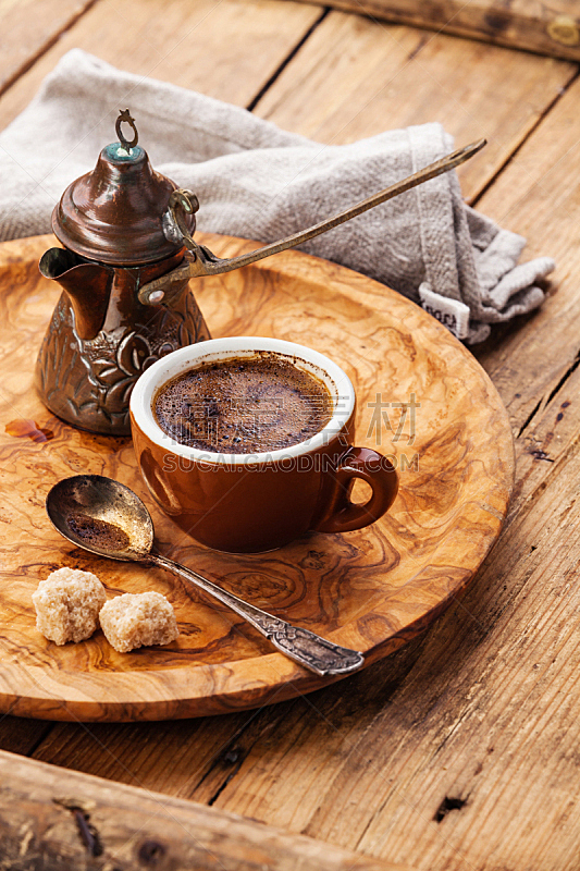 土耳其式咖啡壶,咖啡杯,咖啡壶,垂直画幅,早餐,桌子,木制,无人,浓咖啡,饮料