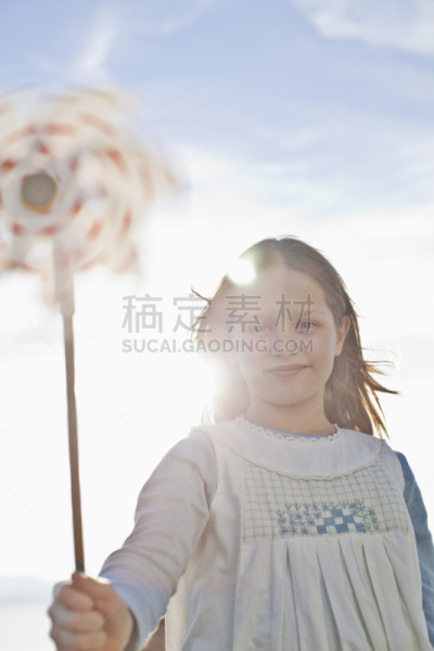 女孩,纸风车,垂直画幅,天空,未来,风,能源,纯净,夏天,转