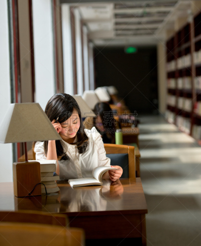 书,女人,图书馆,大学生,垂直画幅,选择对焦,美,留白,美人,仅成年人