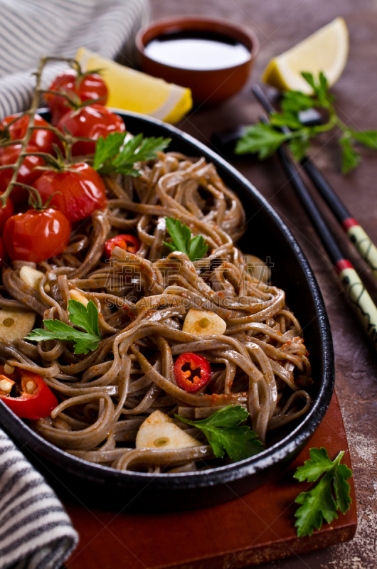 荞麦,蔬菜,面条,餐具,垂直画幅,褐色,素食,无人,椒类食物,大豆