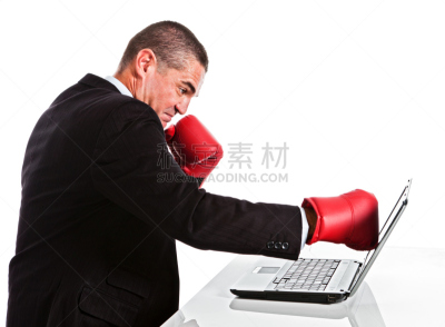男商人,笔记本电脑,拳击手套,不高兴的,用拳猛击,科技焦虑,活力,电子邮件,技术,仅一个男人