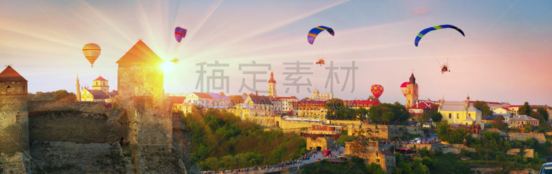 夜晚,太空魔窟,水平画幅,墙,无人,符号,户外,要塞,过去,卡缅涅茨