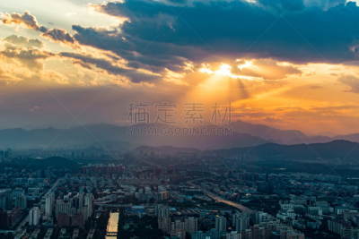 丁达尔效应,天空,水平画幅,高视角,无人,市区路,户外,居住区,都市风景,彩色图片