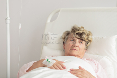 女人,静脉滴注,老年人,水平画幅,绝望,白人,仅成年人,气管切开管,成年的