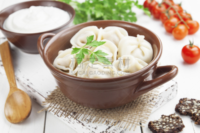 肉,饺子,餐具,褐色,水平画幅,椒类食物,膳食,乡村风格,锅,西红柿