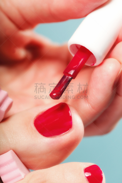 足,红色,趾甲,蓝色,垂直画幅,美,30到39岁,四肢,修脚,化妆