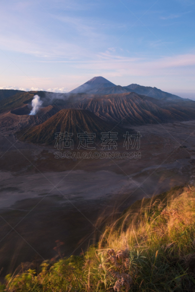 爪哇,滕格尔火山,婆罗摩火山,印度尼西亚,平衡折角灯,部分,活火山,东,垂直画幅,天空