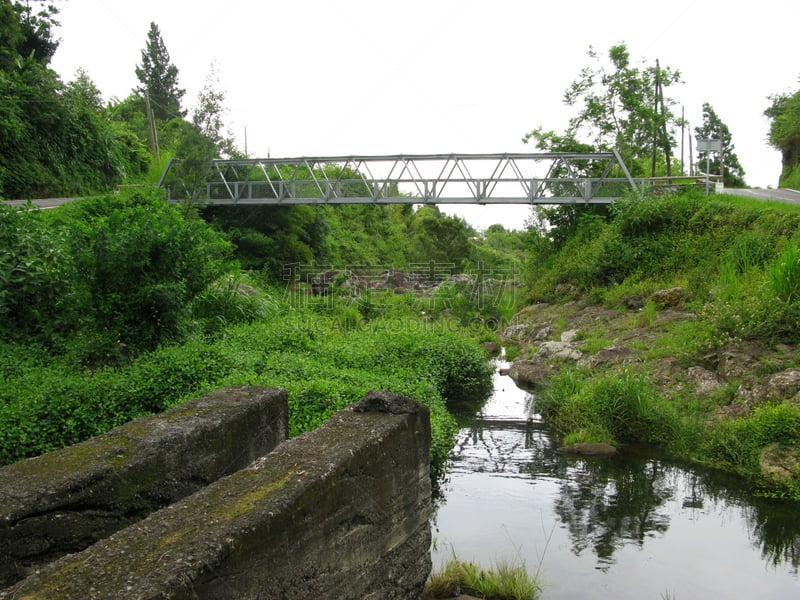 La Reunion: Truss bridge over an overgrown riverbed leading to the Great Ravine at Les Troîs-Bassins