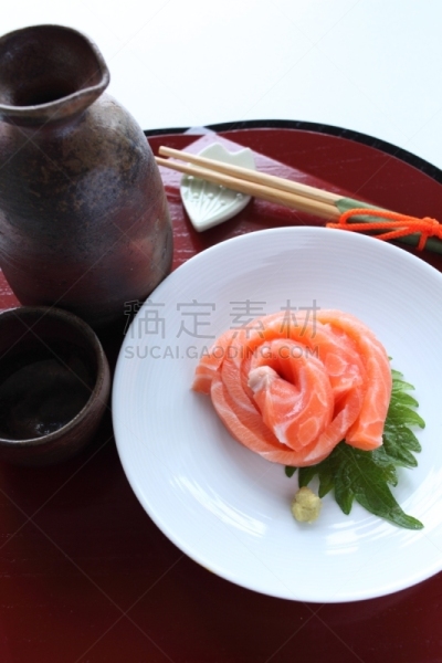 三文鱼,生鱼片,日本食品,垂直画幅,饮食,无人,生食,海产,含酒精饮料,饮料
