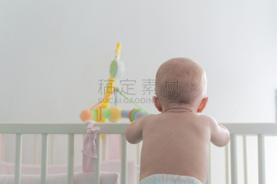 婴儿床,婴儿,就寝时间,水平画幅,进行中,男婴,学步,仅婴儿,0到11个月,白色