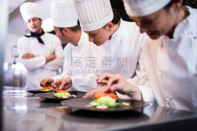 主菜盘,人的头部,开胃品,制服,商业厨房,工业,青年人,专业人员,晚餐,35岁到39岁