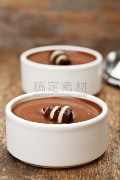 巧克力慕斯,垂直画幅,无人,法式食品,巧克力,慕司,甜点心,偏好,卷着的,汤匙