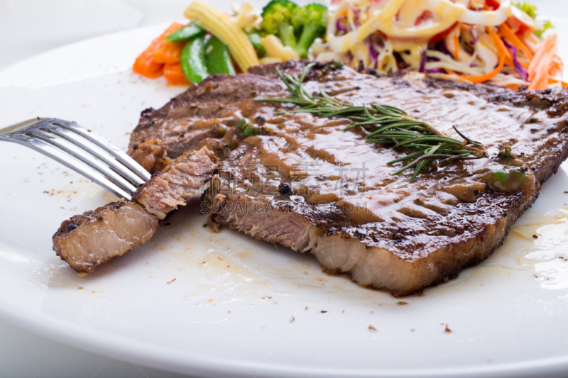 t骨牛排,格子烤肉,锅,西红柿,白色,动物骨,晚餐,名人吐槽节目,美茵河,沙朗牛排