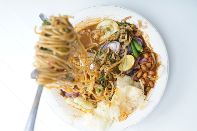 热,酸橙,香料,辣椒,面条,脆饼干,烤肉餐,乌冬面,餐具,印度尼西亚