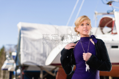 女人,注视镜头,女主唱,美,水平画幅,美人,户外,白人,仅成年人,成年的