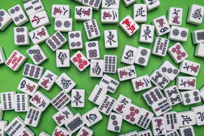 麻将,瓷砖,翘起大拇指,绿色背景,充满的,汉字,中文,骰子,龙,休闲活动