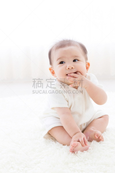 婴儿,起居室,注视镜头,垂直画幅,女人,幸福,仅日本人,日本,人,房屋