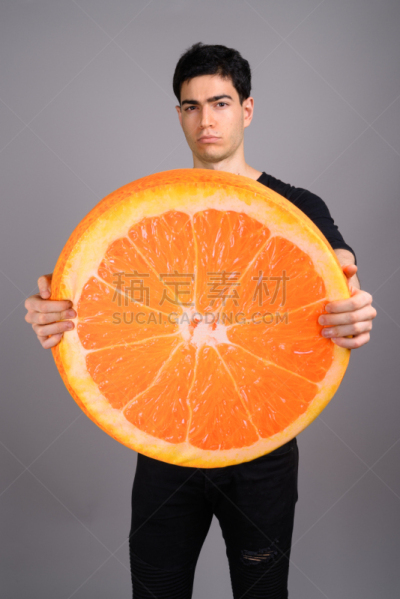 青年人,影棚拍摄,灰色背景,男人,男性美,三节长套筒,道具,垂直画幅,注视镜头,美人