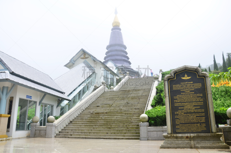 Doi Inthanon is Thailand’s tallest peak at 2,565 metres above the sea level. Doi Inthanon National Park covers an area of 482.4 square kilometers in three districts of Chiang Mai province. Cool climate lovers should visit the park during December to Febru